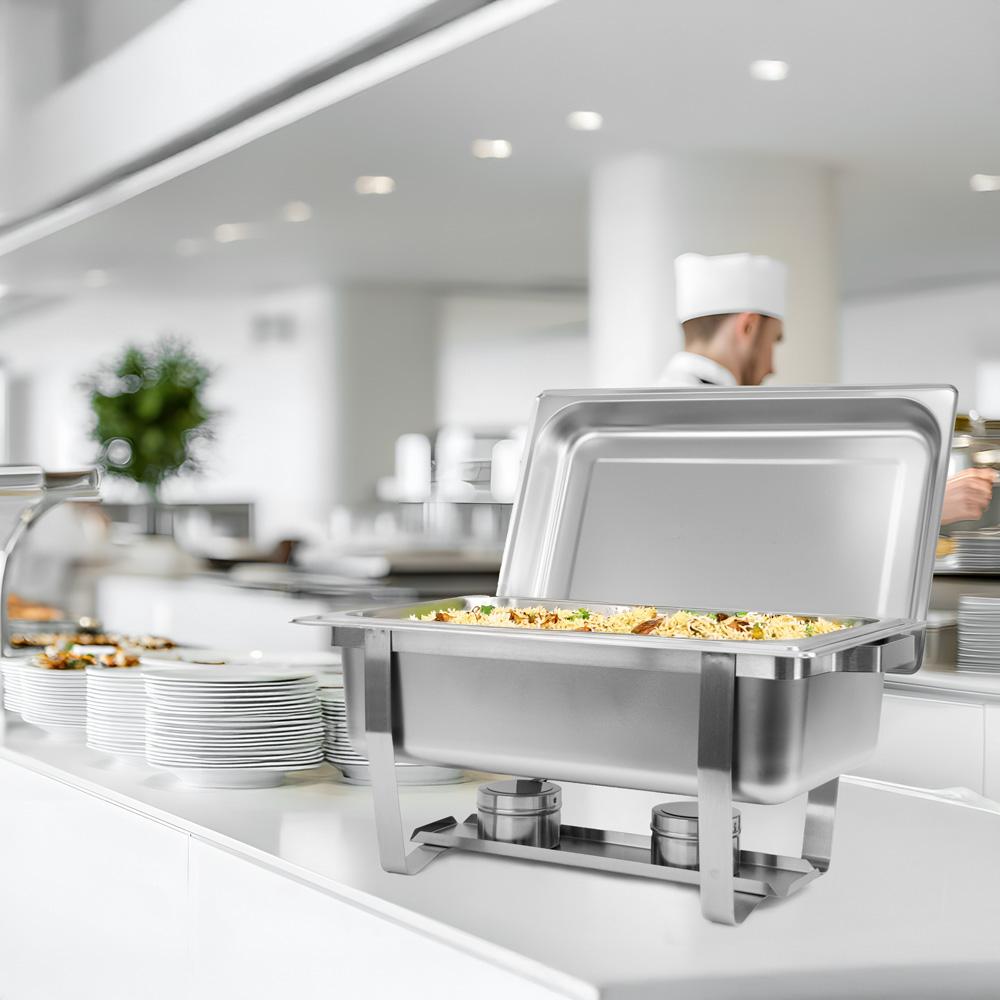 Chafing dish en inox dans un environnement de restauration professionnelle